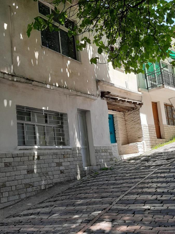 Vrenjo Guesthouse Gjirokastër Exteriér fotografie